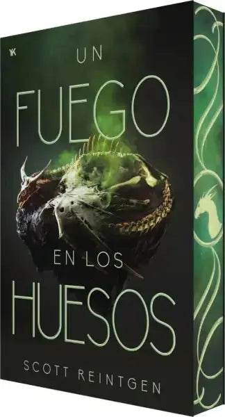 Dark green skeletal dragon book cover titled Un fuego en los huesos by Scott Reintgen