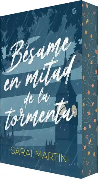 Blue book cover of Besame en Mitad by Sarai Martin, rainy night scene