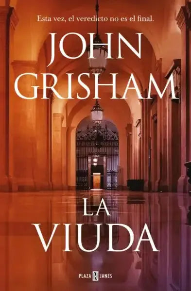 John Grisham La viuda book cover with ornate hallway and lanterns